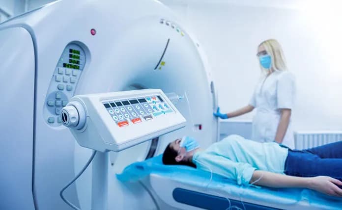 Rezonans magnetyczny NFZ Gdańsk – gdzie zrobić najszybciej bez długiego czekania?