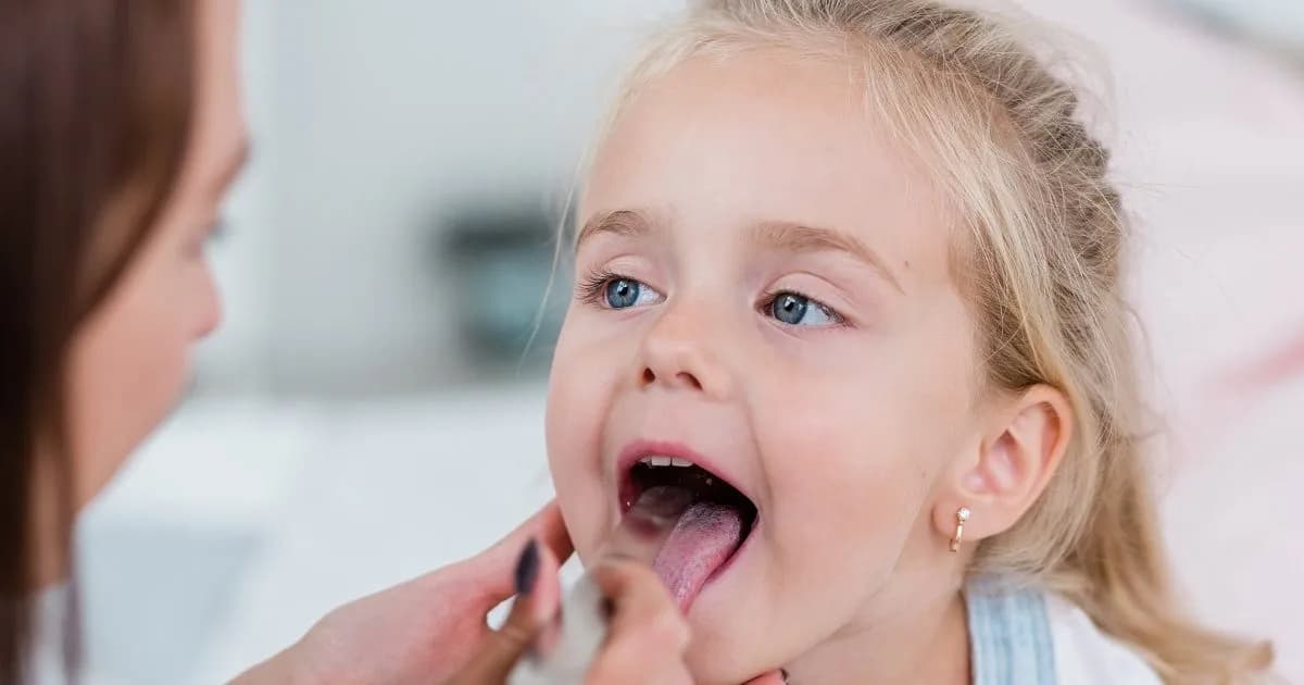 Mononukleoza u dzieci objawy – na co zwrócić uwagę i jak leczyć?